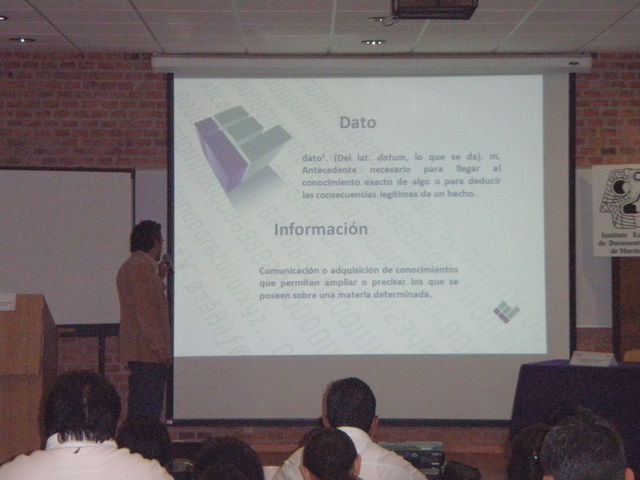 En el CIICAP de la UAEM en Cuernavaca, Morelos, México, en el Diplomado sobre Archivística.