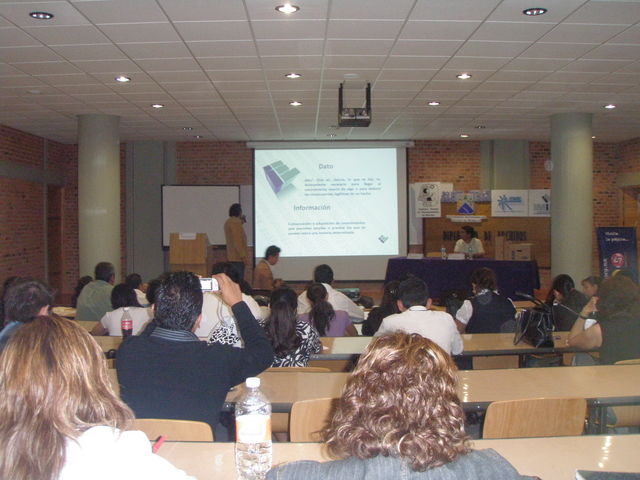 En el CIICAP de la UAEM en Cuernavaca, Morelos, México, en el Diplomado sobre Archivística.